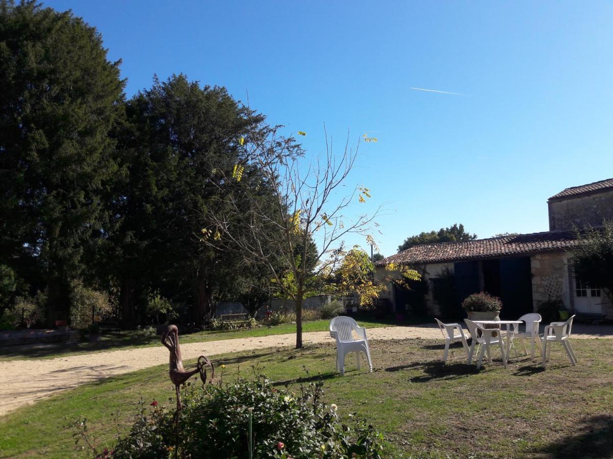 Le Logis Du Plessis Bed & Breakfast Chaniers Ngoại thất bức ảnh