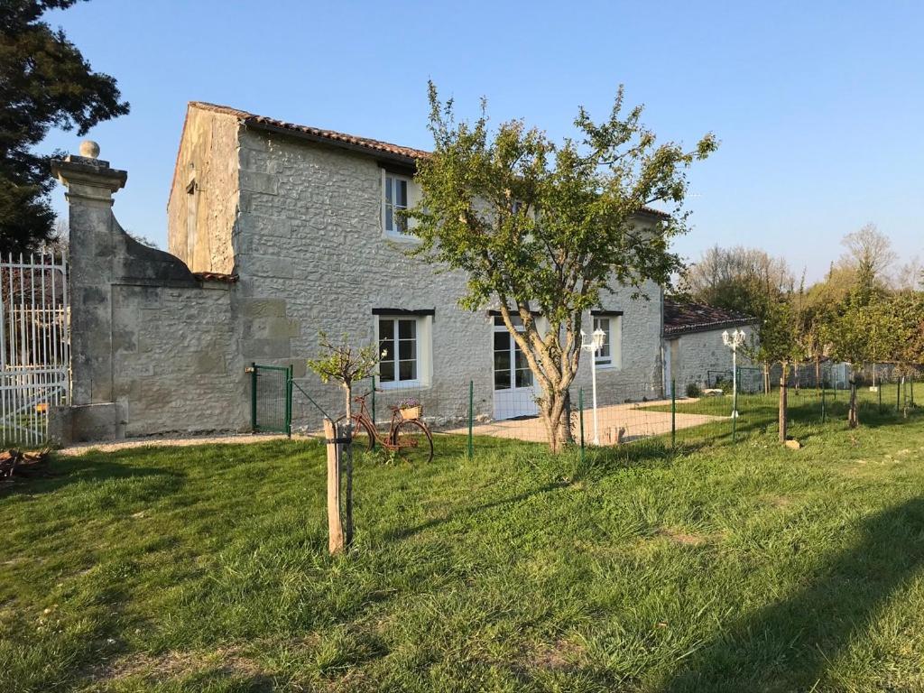 Le Logis Du Plessis Bed & Breakfast Chaniers Ngoại thất bức ảnh